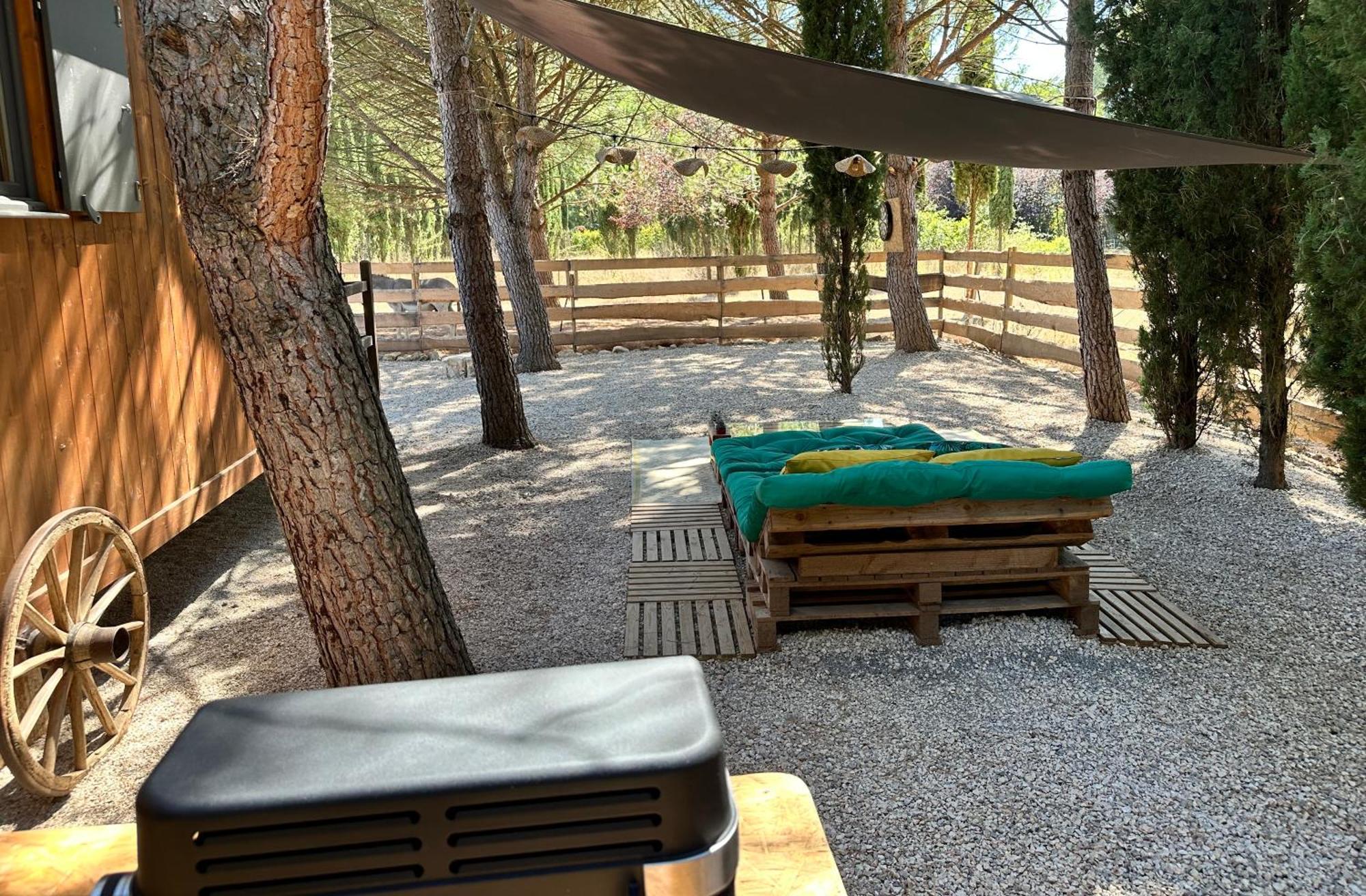 Superbe Roulotte De Charme Hotel Bagnols-en-Forêt Eksteriør billede
