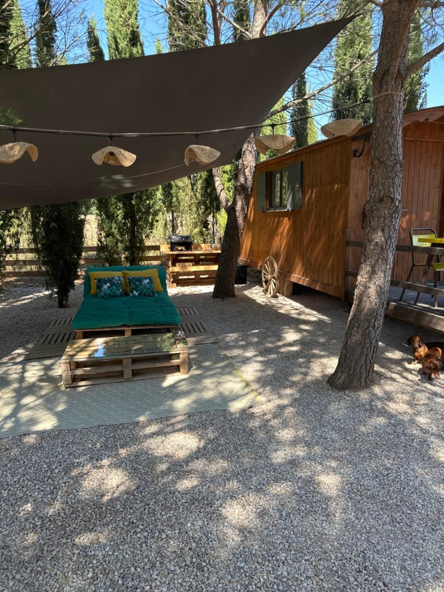 Superbe Roulotte De Charme Hotel Bagnols-en-Forêt Eksteriør billede